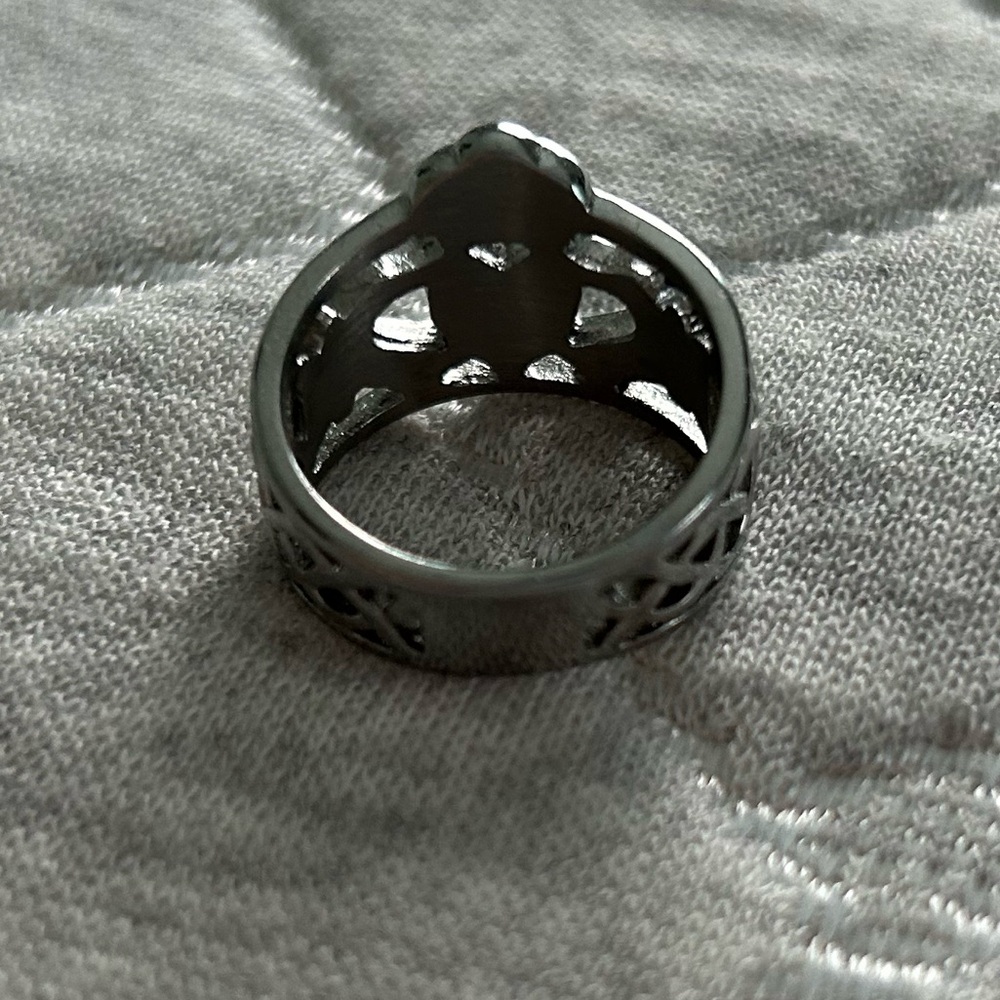 Claddagh Ring 🍀 - Picture 6 of 7